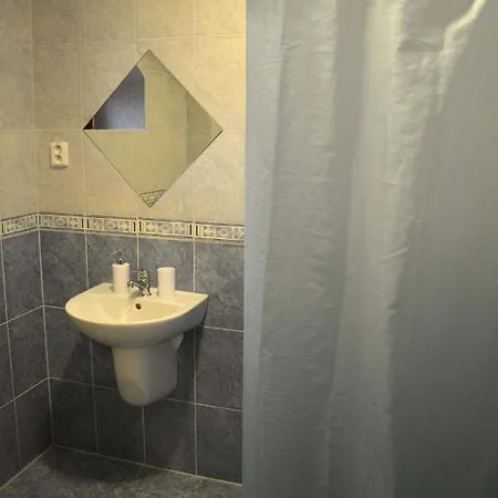 Dinda Penzión pre hostí
