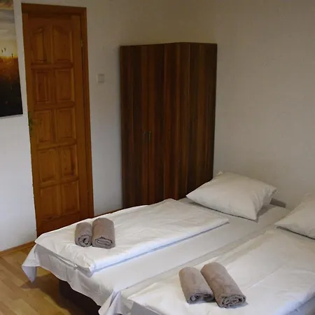 Dinda Penzión pre hostí