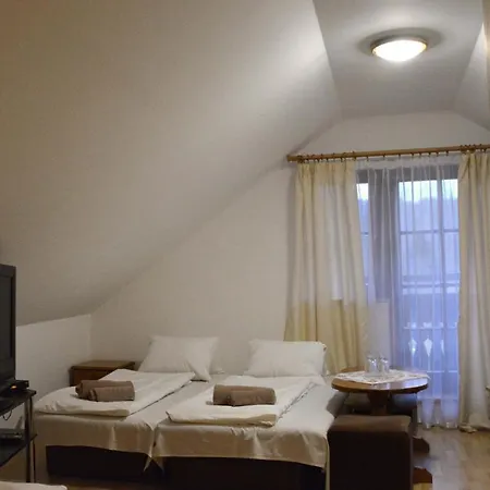 Dinda Penzión pre hostí
