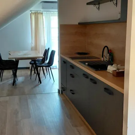 Dinda Penzión pre hostí